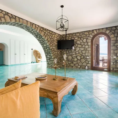 - La Torre Villa Massa Lubrense